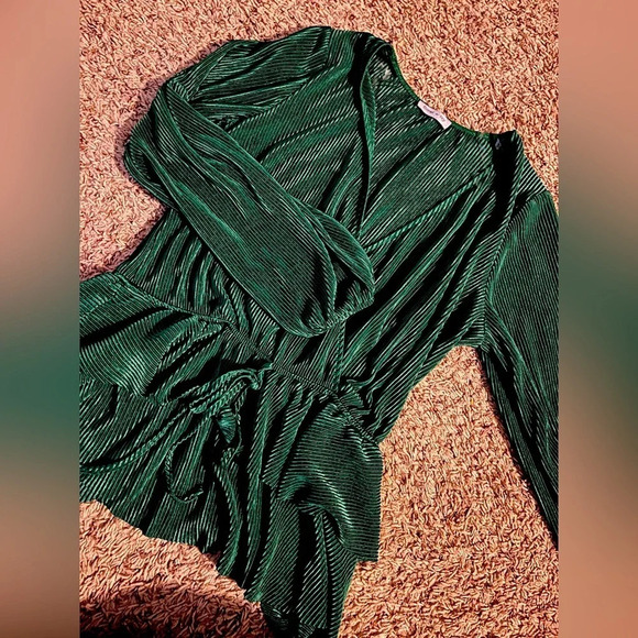 FLORAL & IVY crushed royal green wrap blouse with ling sleeved - Picture 1 of 5